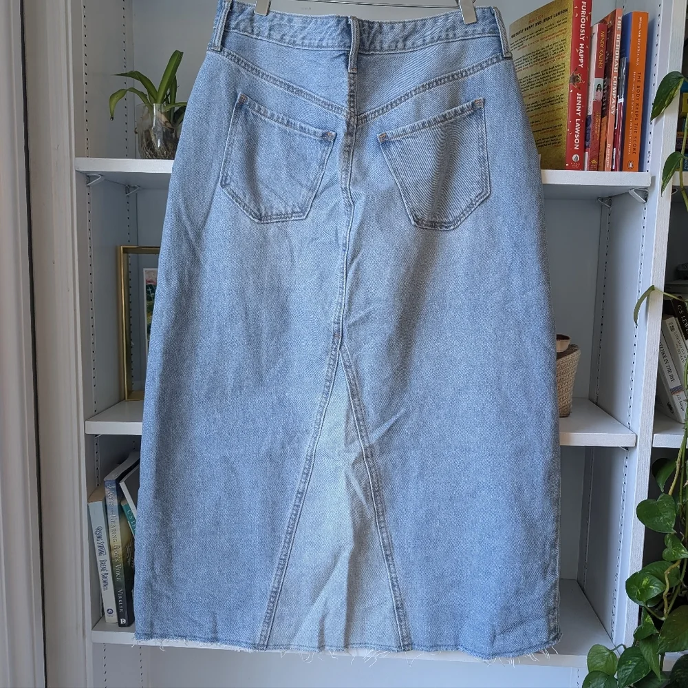 Old Navy Maxi Denim Skirt Light Wash Blue Jean Skirt Distressed Size 10 / Large - Picture 8 of 11